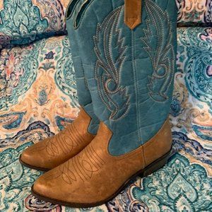 Women's NWOT Coconuts Boots